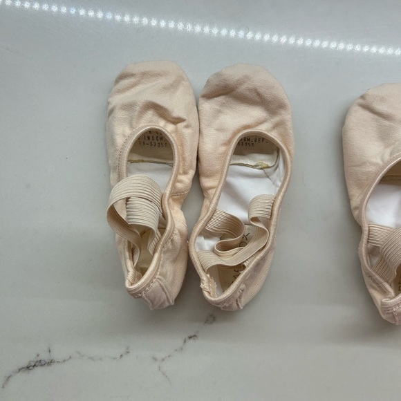 Capezio Hanami canvas ballet shoes excellent condition worn once! Toddler 11.5 - Picture 2 of 5
